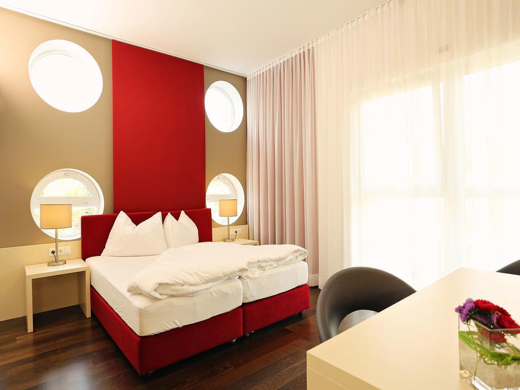 Hotel Royal X เซโบเดิน ห้อง รูปภาพ